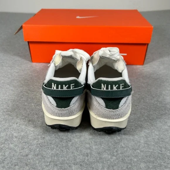Nike Waffle Debut Sneakers Womens Size 7 White & Green Retro Style Cushioned - Picture 3 of 5